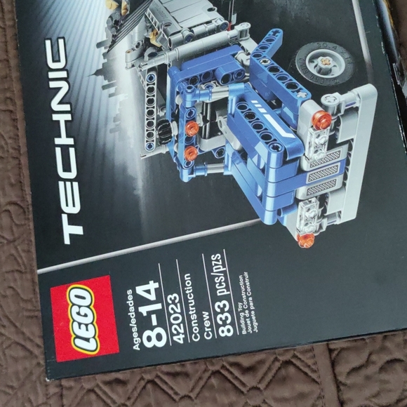 LEGO Technic 42023 Construction Crew - Picture 2 of 6